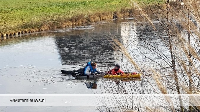 VROUW VAN IJS GERED IN MEERSTAD GRONINGEN