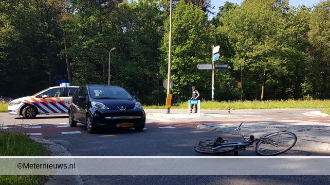 fietser auto boslaan Emmen