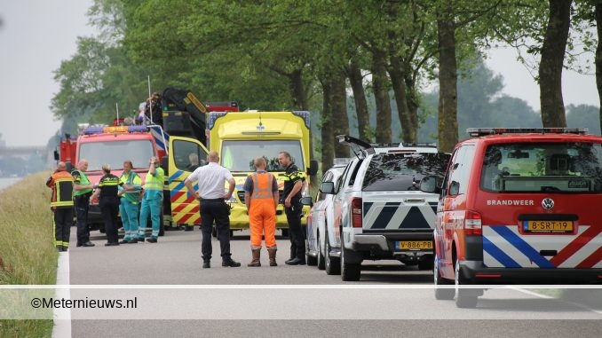 AUTO IN KANAAL LUTJEGAST DODE