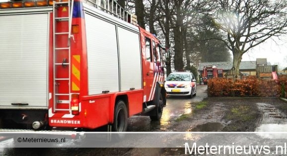 KALVEREN GEWOND NA BRAND IN STAL IN STAPHORST