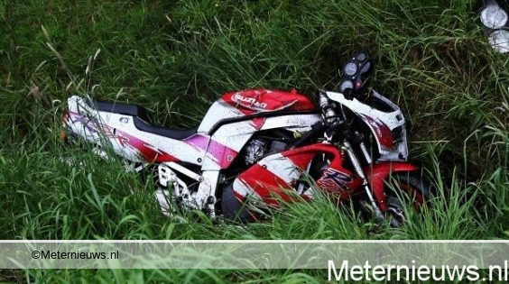 Motorrijder gewond na aanrijding in Westerbroek. Motorrijder gewond na aanrijding in Westerbroek.