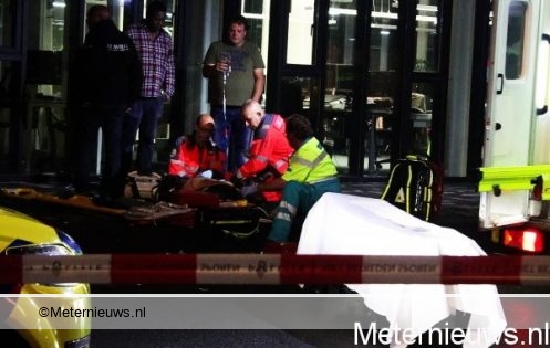 FIETSER ZORGWEKKEND NA BOTSING MET AUTO IN GRONINGEN