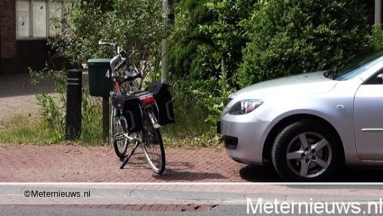 Fietser gewond na aanrijding met auto in Norg. Fietser gewond na aanrijding met auto in Norg.