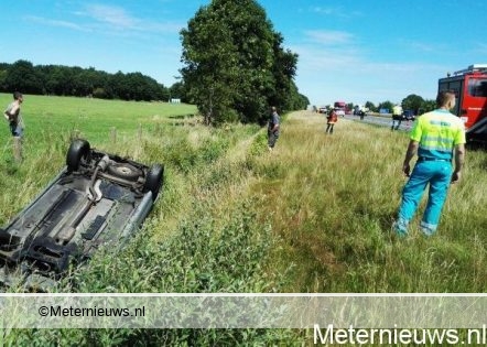 AUTO OP DE KOP VAN DE A7 SLOOT IN MARUM2