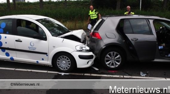 Twee gewonden na aanrijding in Groningen.