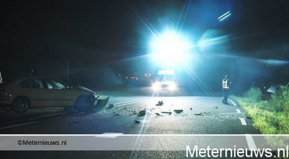 Frontale aanrijding met gewonden in Lutten. Frontale aanrijding met gewonden in Lutten.
