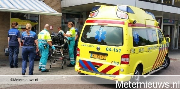 Scootmobieler gewond na aanrijding met vrachtwagen in Hoogeveen. Scootmobieler gewond na aanrijding met vrachtwagen in Hoogeveen.