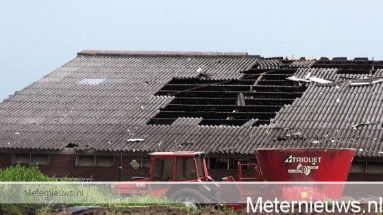 Windhoos treft landbouwschuur in Hijken(Video) |