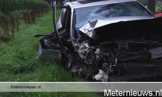 Automobilist gewond na aanrijding in Vilsteren. Automobilist gewond na aanrijding in Vilsteren.