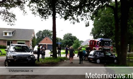 Vrouw gewond na botsing tussen twee auto’s op Eursinge. Vrouw gewond na botsing tussen twee auto’s op Eursinge.