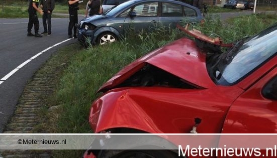 Auto's botsen in Coevorden(Video) - Meternieuws.nl