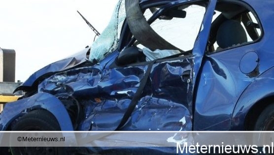 Man overleden bij ongeluk op de N33 bij Holwierde. Man overleden bij ongeluk op de N33 bij Holwierde.