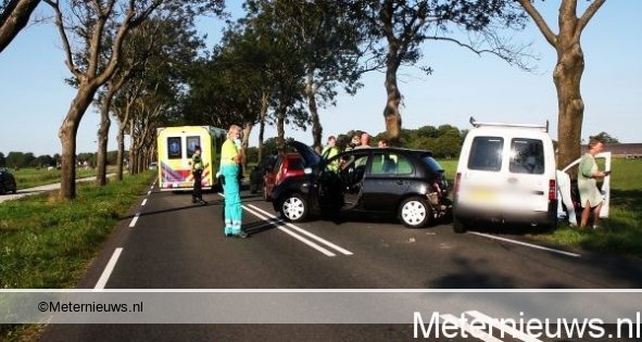 Drie licht gewonden na file ongeval vier auto’s op N994 bij Bedum. Drie licht gewonden na file ongeval vier auto’s op N994 bij Bedum.