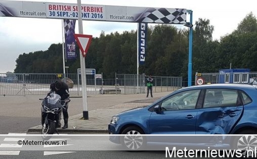MOTORRIJDER GEWOND NA BOTSING AUTO ASSEN