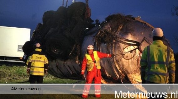 Melktankwagen treinongeval Winsum geborgen. Melktankwagen treinongeval Winsum geborgen.