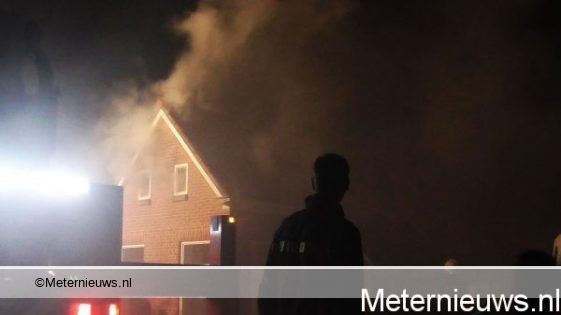 WONINGBRAND DOOR SCHOORSTEEN IN NIETAP