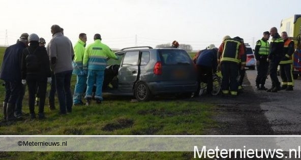 Twee gewonden na aanrijding in Scheemda. Twee gewonden na aanrijding in Scheemda.