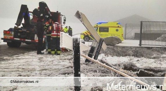 Massale zoekaktie naar ongevalsauto in Nieuw Dordrecht. Massale zoekaktie naar ongevalsauto in Nieuw Dordrecht.