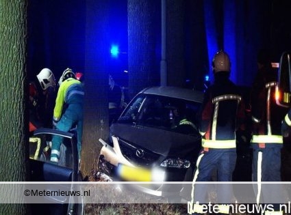 Twee gewonden na aanrijding in Sellingen. Twee gewonden na aanrijding in Sellingen.