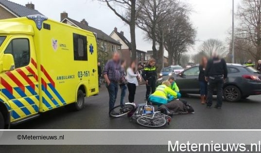 FIETSER GEWOND NA AANRIDING MET AUTO IN HOOGEVEEN