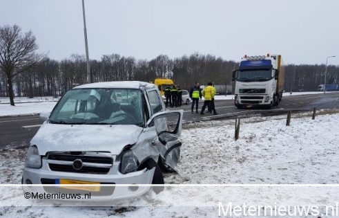 Ernstig ongeval op Hessenweg in Dalfsen. Ernstig ongeval op Hessenweg in Dalfsen.