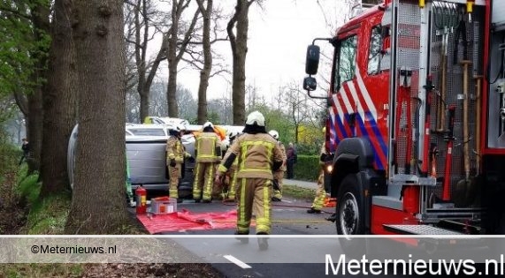 Automobilist bekneld na ongeval in Ruinen. Automobilist bekneld na ongeval in Ruinen.