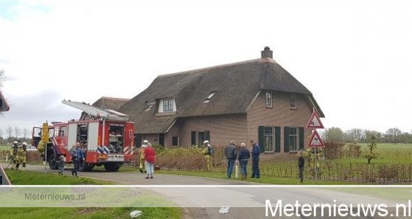 Schoorsteen vat vlam op rietgedekte boerderij in de Vinkenbuurt(Video) |