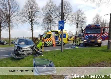 auto tegen trein in echten