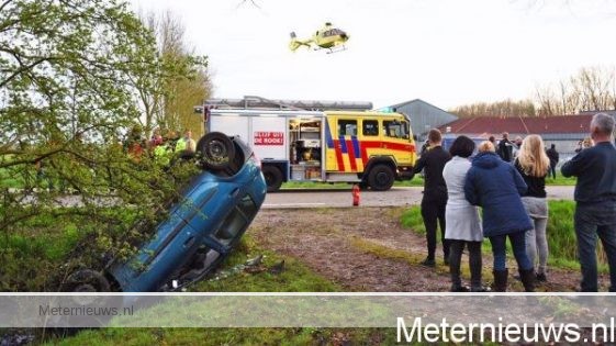Auto over de kop Nieuw-Beerta (video) |