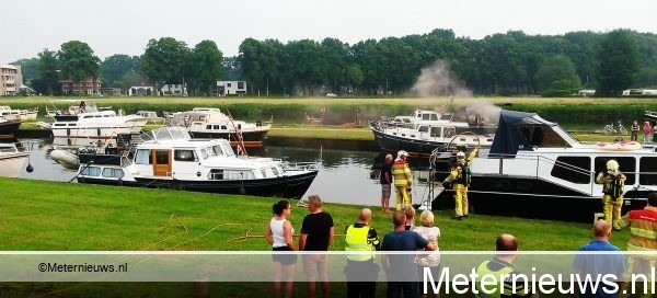 JACHT IN BRAND IN RODEN3