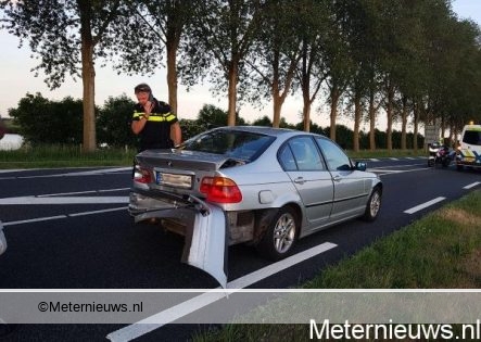 Bestuurder gewond na aanrijding op zomerdijk bij Zwartsluis. Bestuurder gewond na aanrijding op zomerdijk bij Zwartsluis.