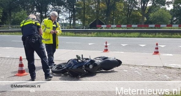 Bromfietser gewond na aanrijding in Uffelte. Bromfietser gewond na aanrijding in Uffelte.