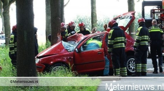 Volwassene en kind gewond na ernstig ongeval in Woudbloem.