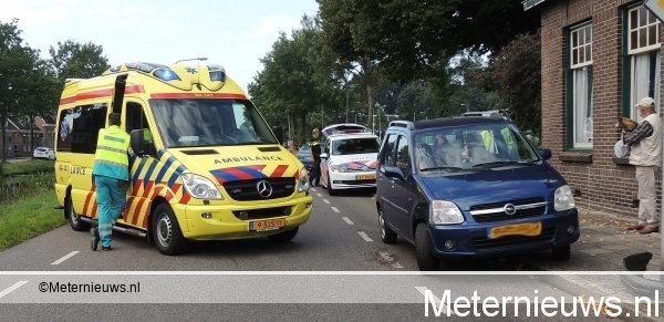 Automobiliste gewond na aanrijding in Dedemsvaart.