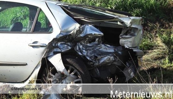 Gewonde na aanrijding tussen twee auto’sn op de A37 bij Nieuwlande. Gewonde na aanrijding tussen twee auto’sn op de A37 bij Nieuwlande.