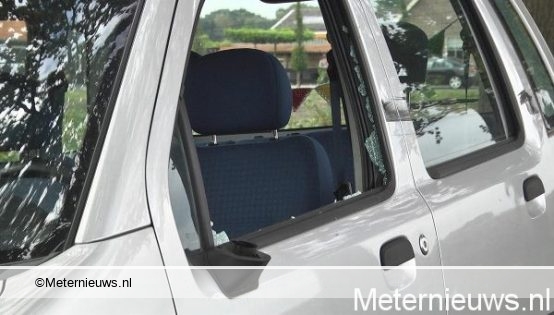 Auto en tractor botsen in Rheezerveen(Video) |