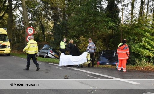 Auto’s belanden in berm na botsing bij Vlagtwedde. Auto’s belanden in berm na botsing bij Vlagtwedde.