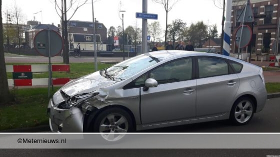 Automobilist licht gewond na aanrijding in Hoogeveen.