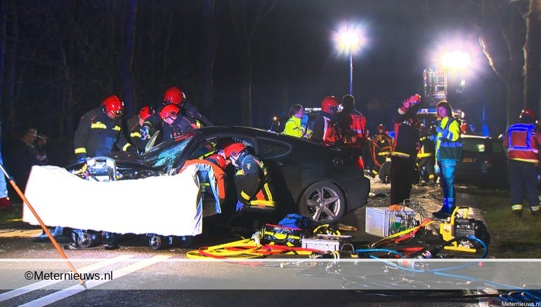 Twee gewonden na ernstige aanrijding in Blijham. Twee gewonden na ernstige aanrijding in Blijham.