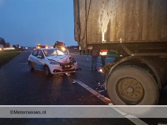 Valthermond: automobilist gewond bij botsing met vrachtwagen. Valthermond: automobilist gewond bij botsing met vrachtwagen.