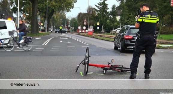 Fietser gewond na aanrijding in Hoogeveen. Fietser gewond na aanrijding in Hoogeveen.