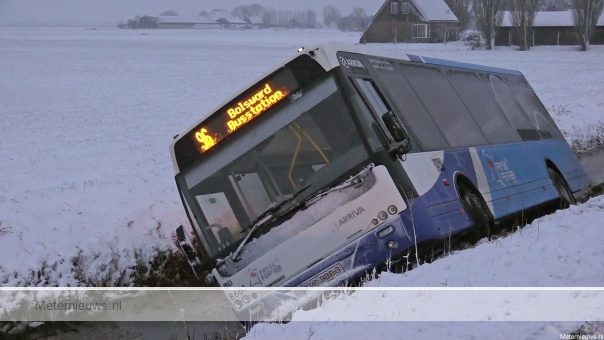 Streekbus van de weg friese Exmorra |