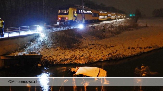 Auto tegen trein Zwolle