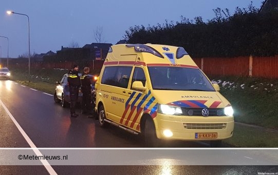 Fietser gewond na aanrijding in Meppel. Fietser gewond na aanrijding in Meppel.