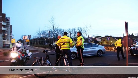 Fietser gewond na botsing met auto in Groningen. Fietser gewond na botsing met auto in Groningen.