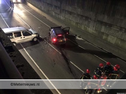 Frontale aanrijding met twee gewonden bij Nietap. Frontale aanrijding met twee gewonden bij Nietap.