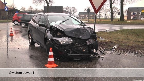 Licht gewonde na aanrijding op de N377 bij Balkbrug. Licht gewonde na aanrijding op de N377 bij Balkbrug.