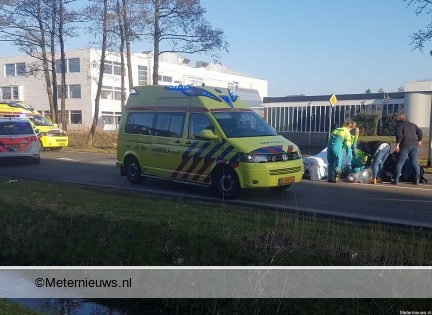 Voetganger zwaar gewond na botsing met auto in Assen.