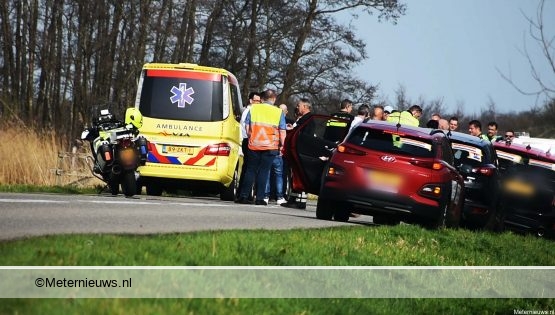 Wielrenners Omloop NW Overijssel gewond na ongeval in Wanneperveen.
