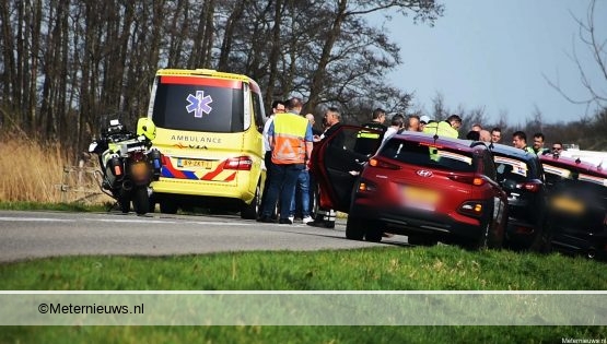 Wielrenners Omloop NW Overijssel gewond na ongeval in Wanneperveen. Wielrenners Omloop NW Overijssel gewond na ongeval in Wanneperveen.